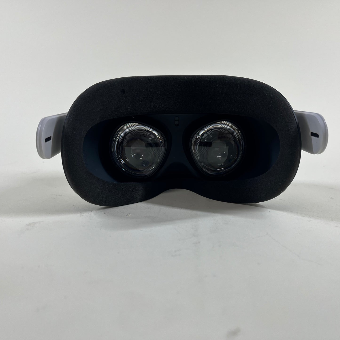 Oculus Quest 2 128GB Standalone All-in-One VR Headset KW49CM