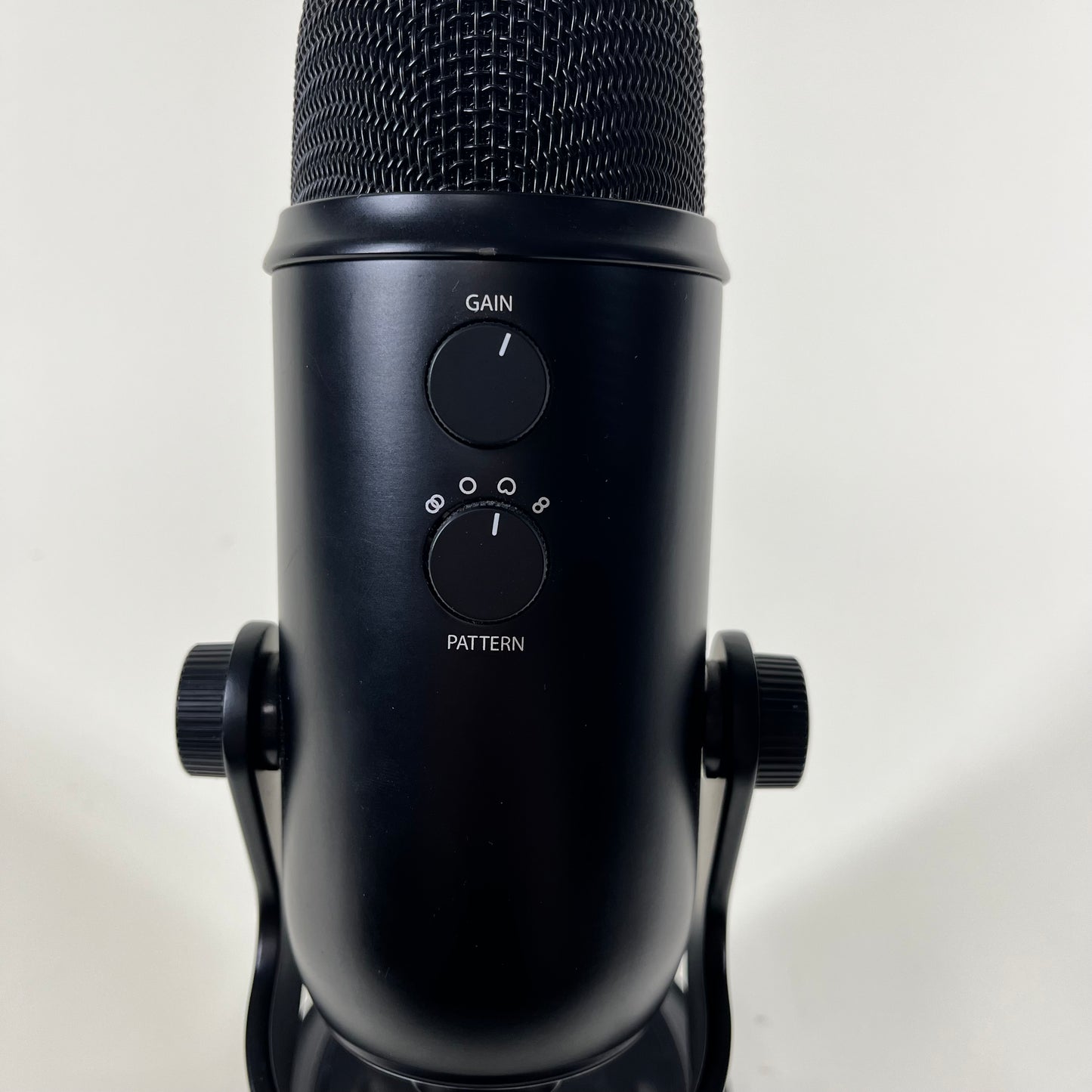 Blue Yeti Professional Multi-Pattern USB Condenser Microphone 888-000322