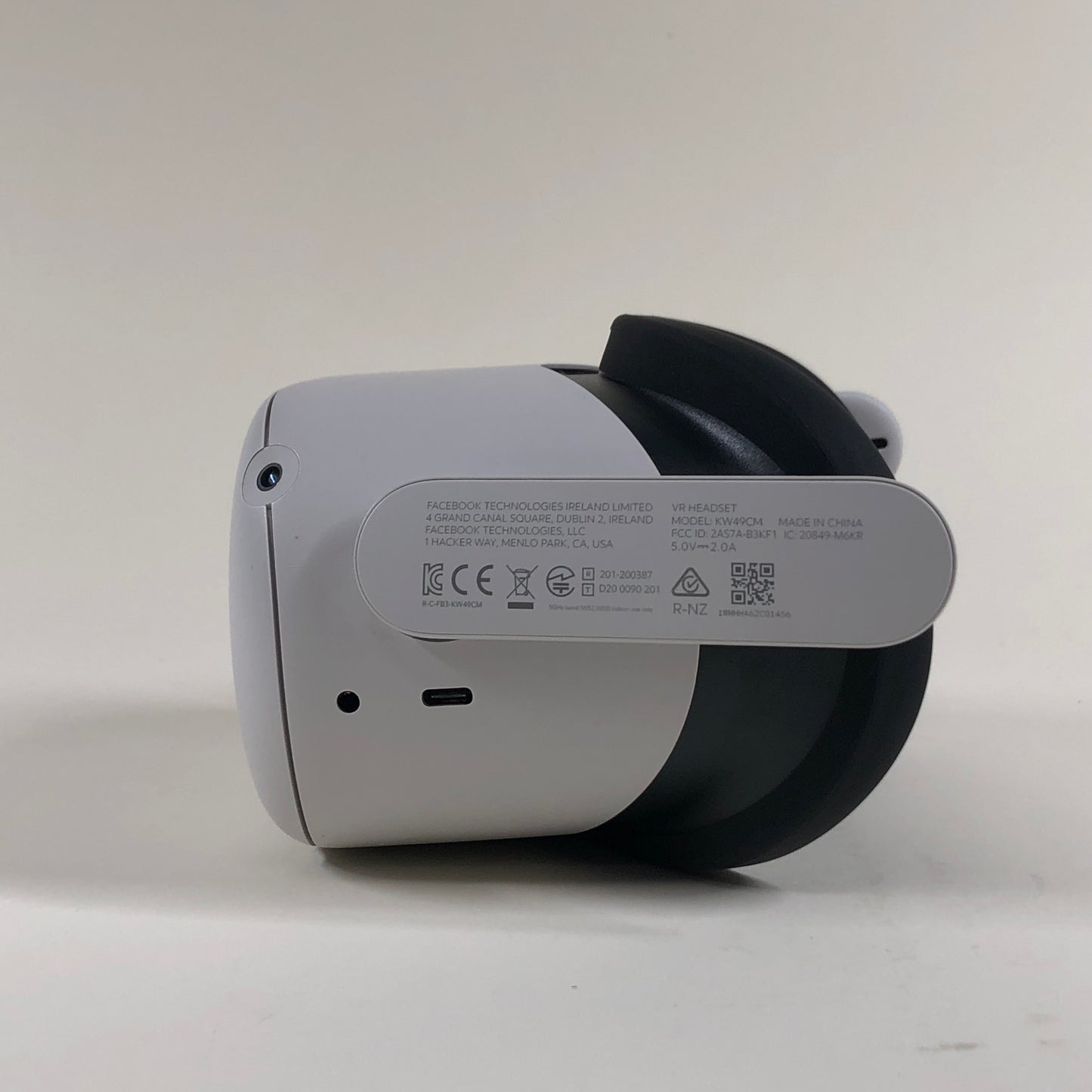 Oculus Quest 2 128GB VR System KW49CM