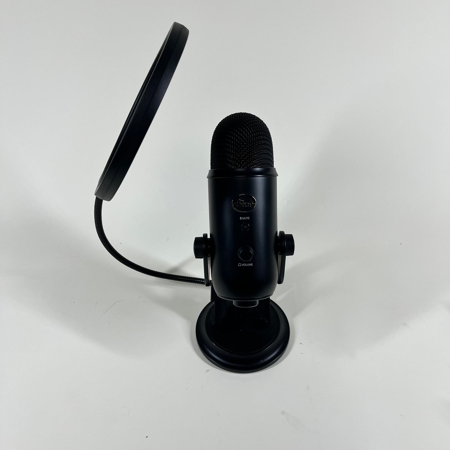Blue Yeti Professional Multi-Pattern USB Condenser Microphone 888-000322