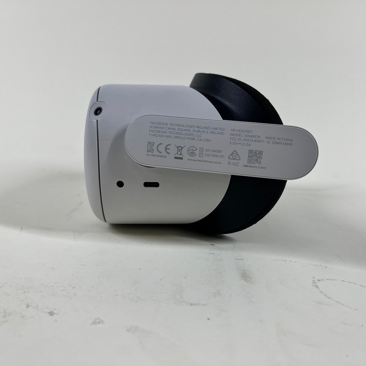 Oculus Quest 2 128GB Standalone All-in-One VR Headset KW49CM